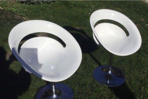5 chaises de l'artiste & designer Tina Arik L�vy 600 Pontpoint (60)