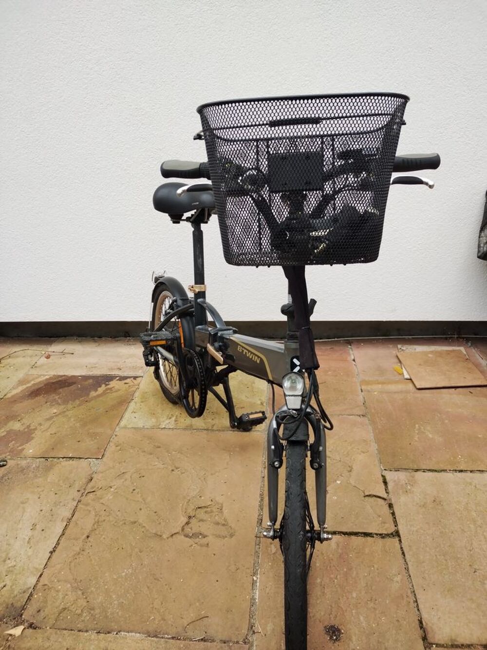 C&egrave;de mon VELO ELECTRIQUE BTWIN
Avec PANIER METAL, chargeur, V�los