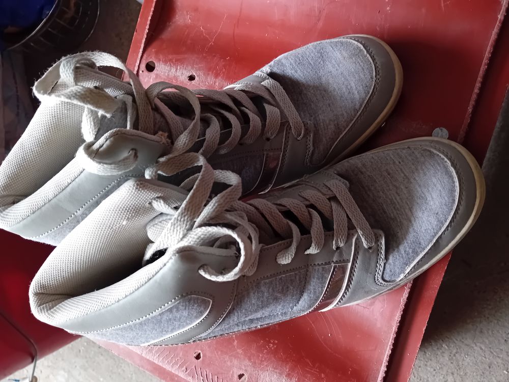 Plus de 80 Paires de Chaussures, Bottes,etc... Chaussures