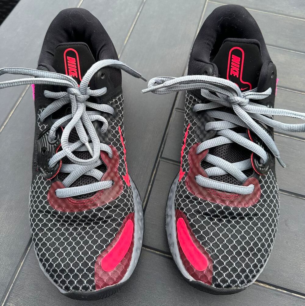 Baskets homme. Mod&egrave;le Nike New Relevate. Chaussures