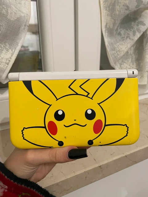 Nintendo 3DS XL Pikachu Edition
25 Belgique (08)