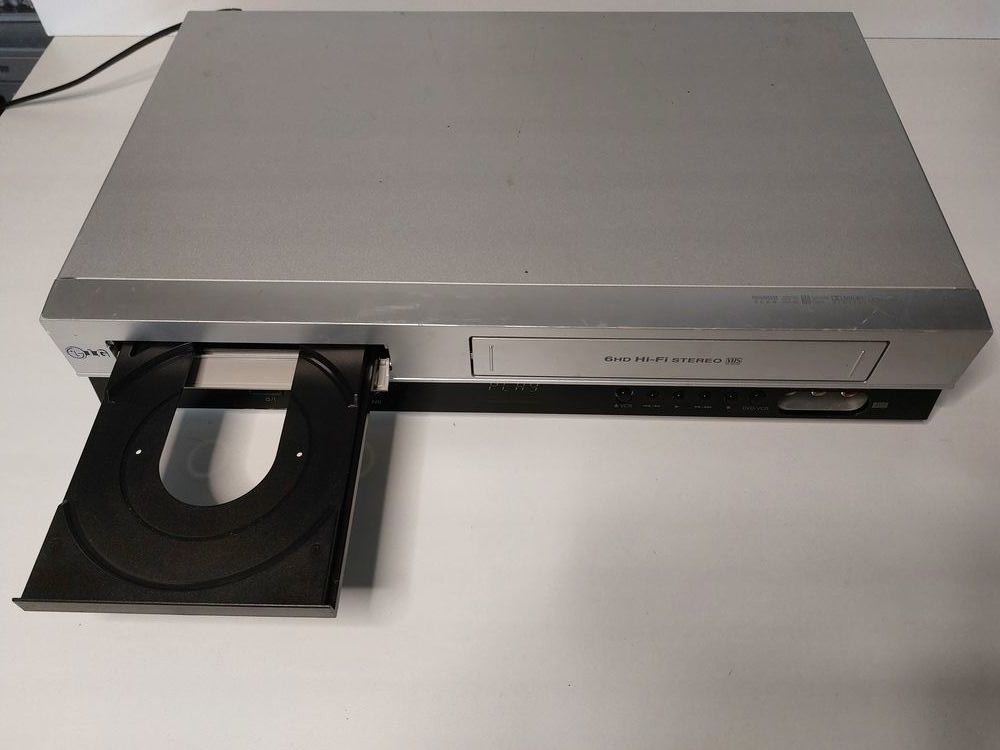 Combin&eacute; Lecteur DVD Magn&eacute;toscope VHS LG V280N.
Audio et hifi