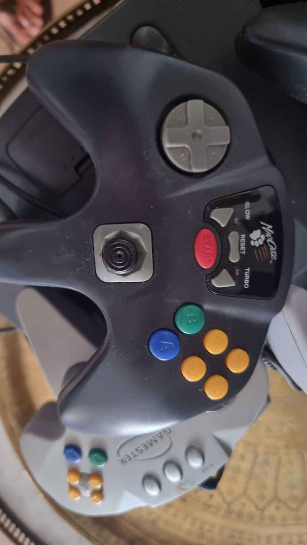 Nintendo 64, 4 manettes C&acirc;bles, 8 jeux inclus Jeux / jouets
