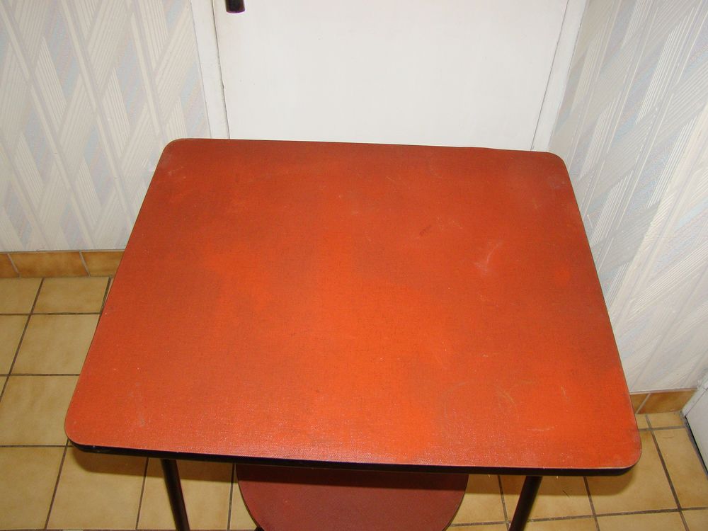 Table / desserte &agrave; roulettes vintage - ann&eacute;es 1950 
Meubles