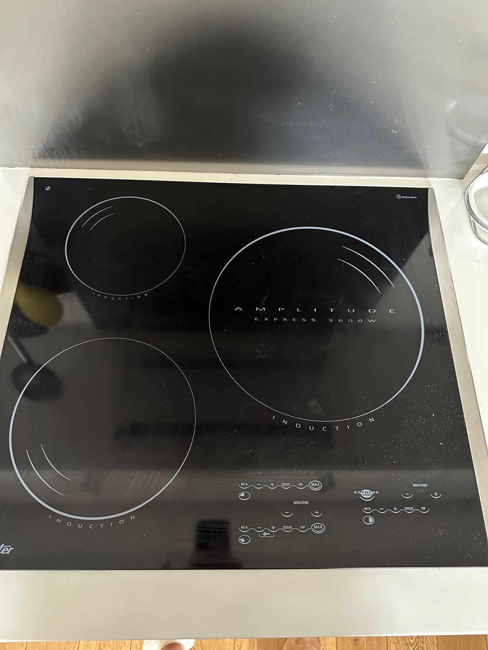 Cuisine &eacute;quip&eacute;e Meubles