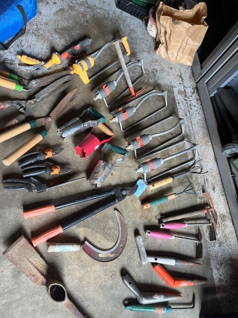 Divers accessoires pour jardinier 1 Damville (27)