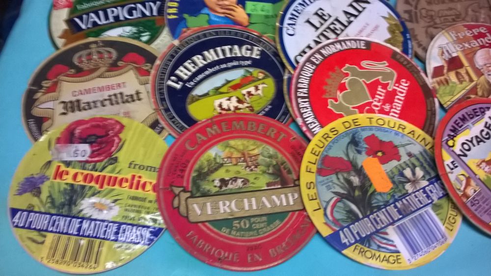 Collection de 150 &eacute;tiquettes de boite de camembert 