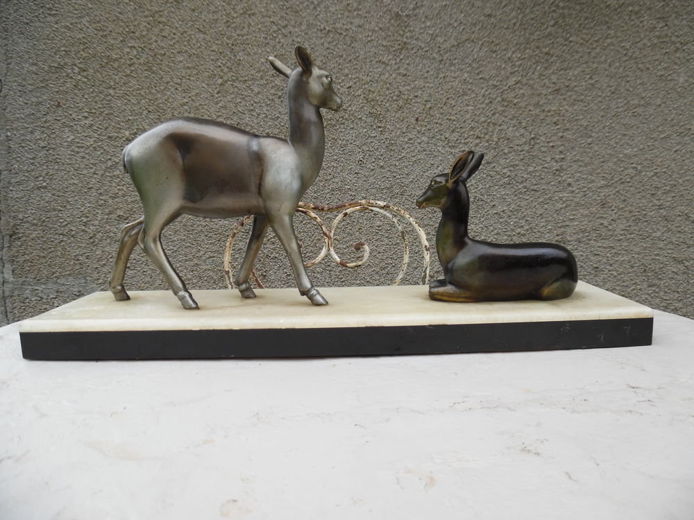 sculpture art d&eacute;co biche et son petit. 