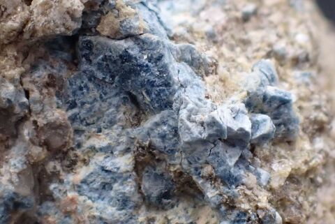 Apatite , Montebras , Creuse , France 132gr 62 x 59 x 33 mm 17 Moyenmoutier (88)