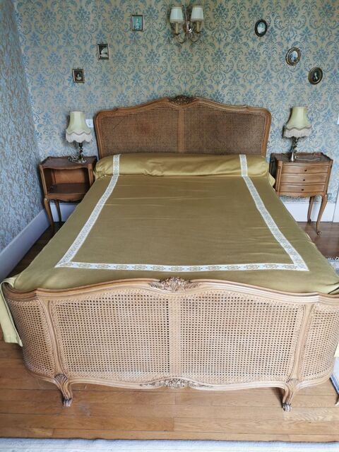 Lit demi-corbeille cann style Louis XV +2 chevets et lampes 500 Poisy (74)