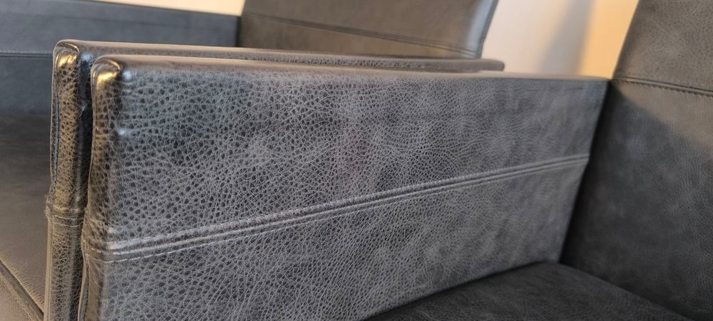 Superbe paire de fauteuils KFF " Texas " en cuir noir Meubles