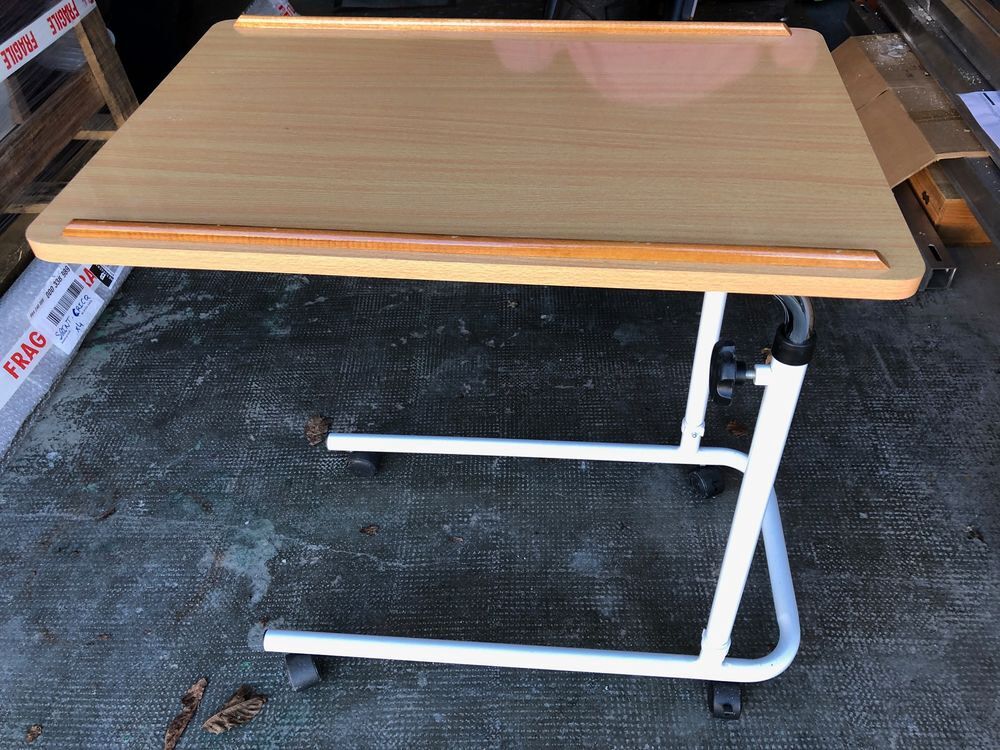 Table de lit &agrave; roulettes - Etat neuf Meubles