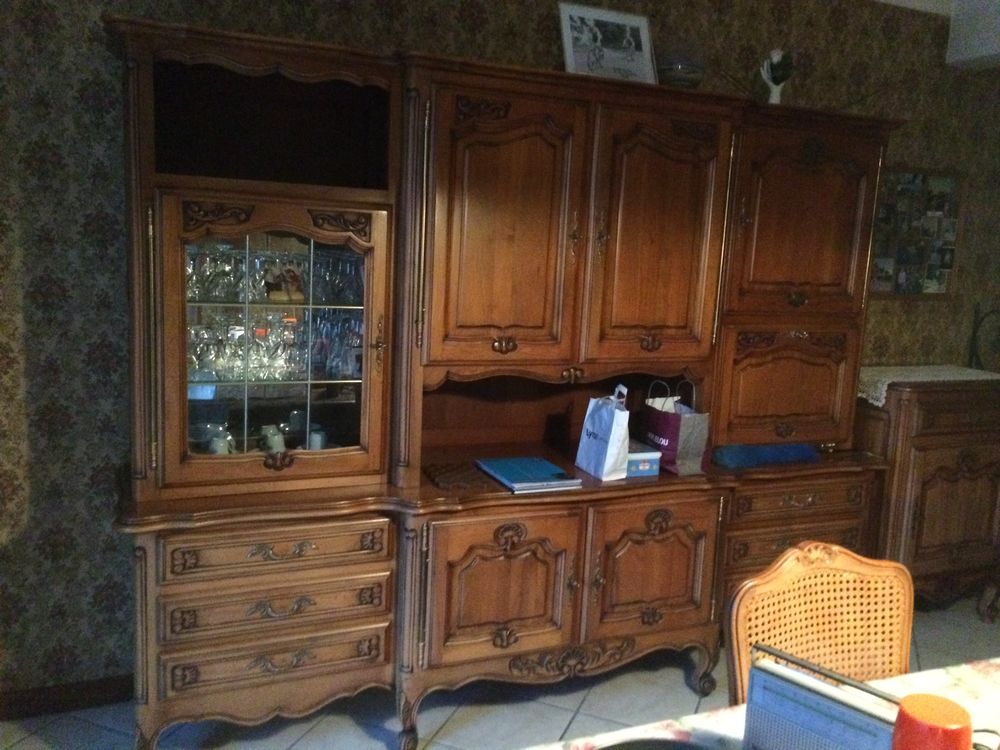 Salle &agrave; manger. Meubles