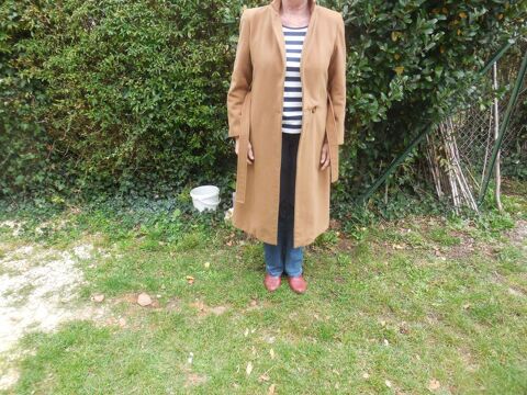 MANTEAU MARQUE SAMANTA. 25 Sury-près-Léré (18)