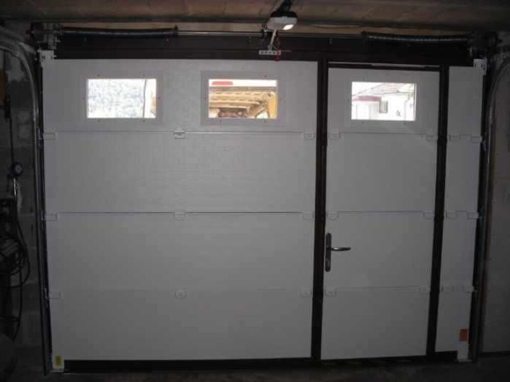 porte de garage neuve Bricolage