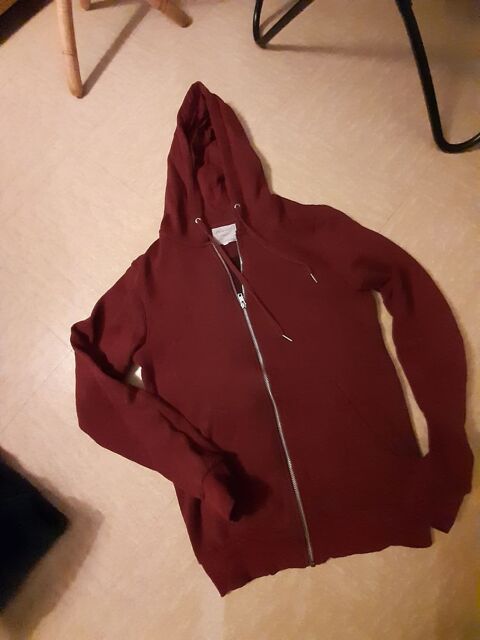 4 sweats taille S 20 Mont-Saint-Aignan (76)