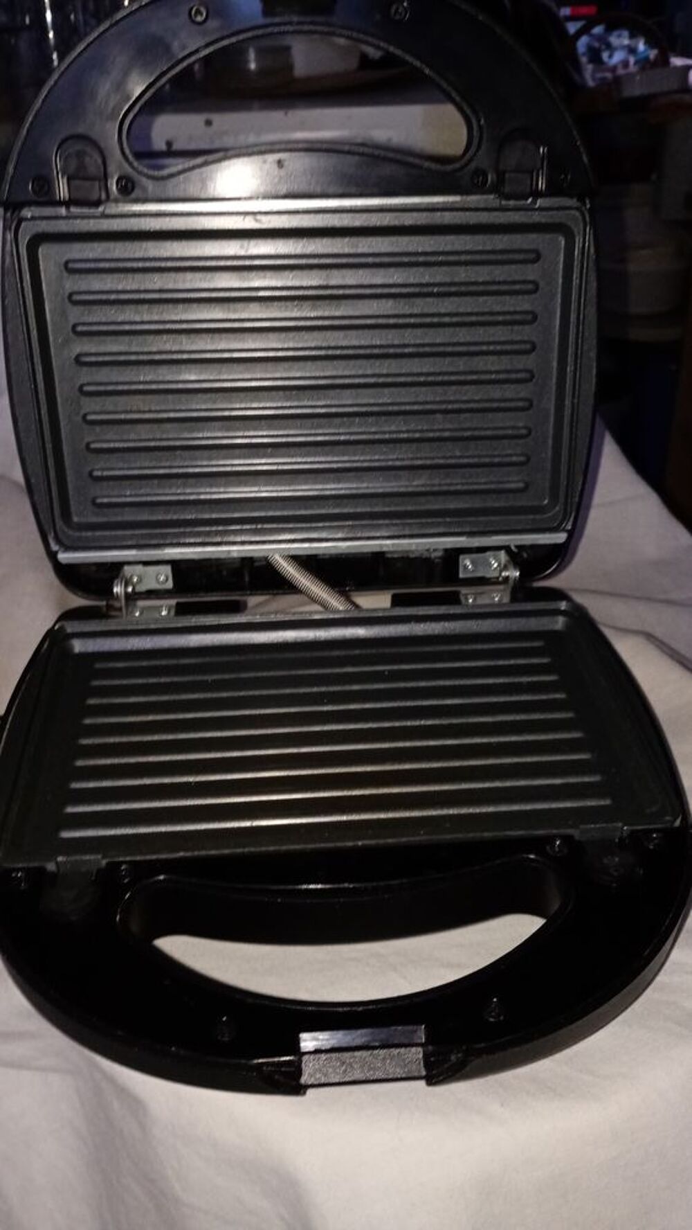 Appareil pour faire des cr&ecirc;pes et croque monsieur et gaufres Electroménager