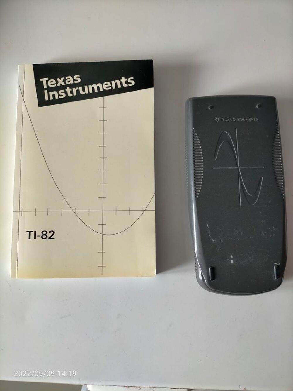 Offre calculatrice TI-82 de Texas instruments avec manuel Tlphones et tablettes