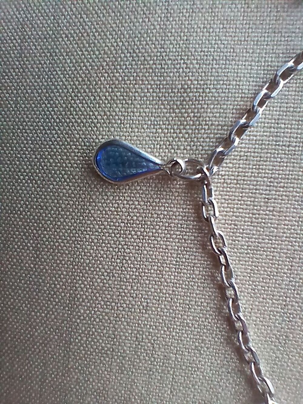 BRACELET AVEC PENDENTIFS DAUPHIN ET GOUTTE D'EAU BLEUE Bijoux et montres