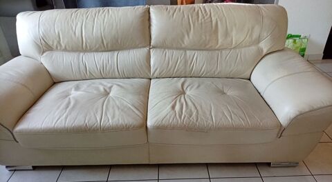 CANAPE SIMILI CUIR BEIGE
Saint-Victor (03)