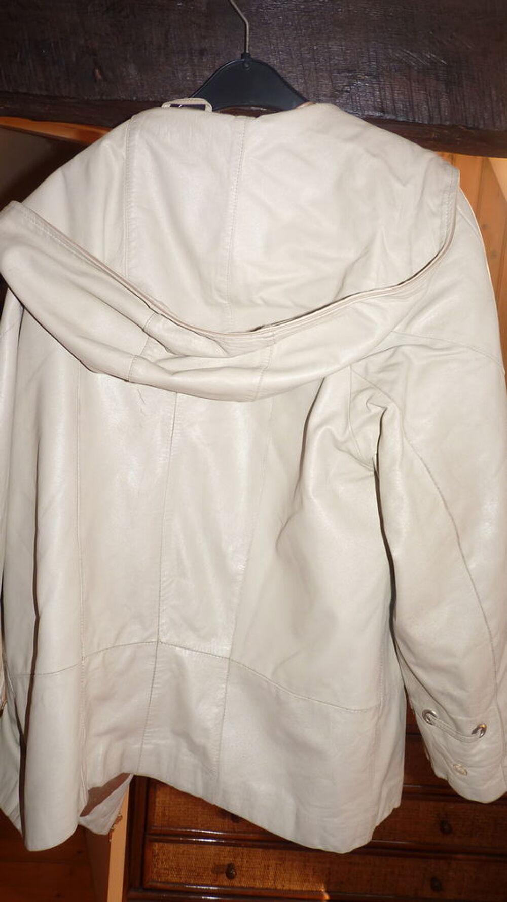 PLUSIEURS BLOUSONS Vêtements