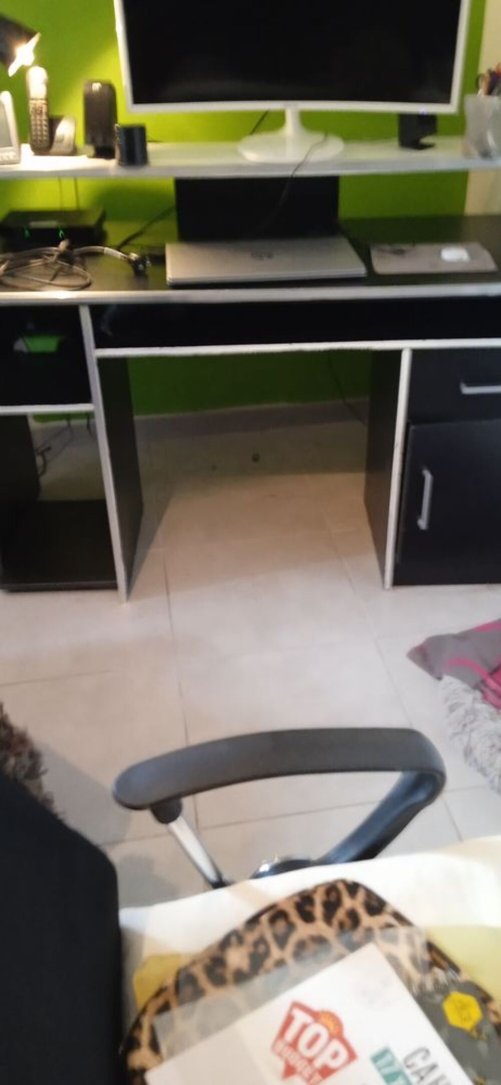 un bureau Meubles
