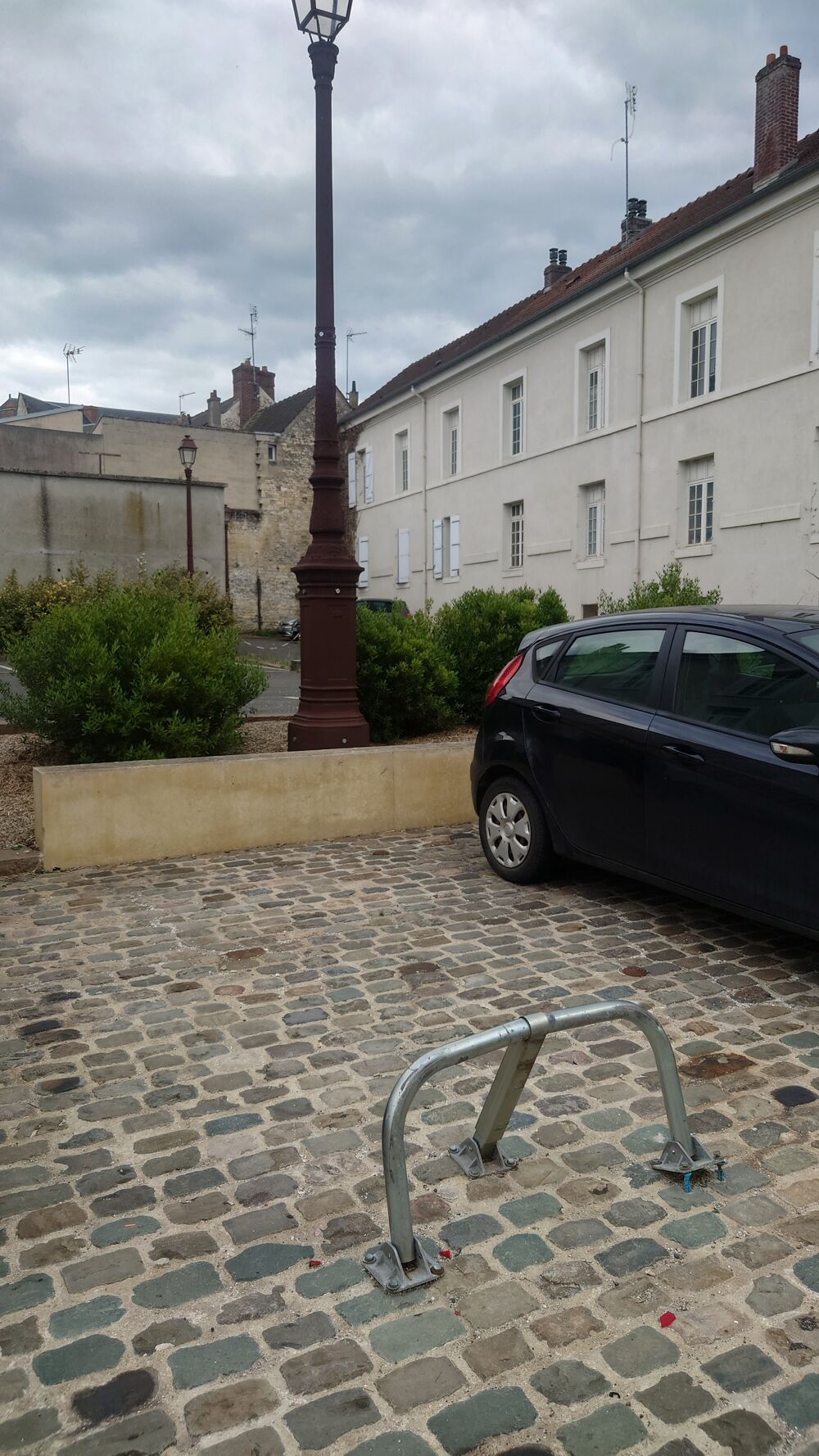 Location Parking/Garage 4 places de parking avec arceau 35 euros/mois Compiègne