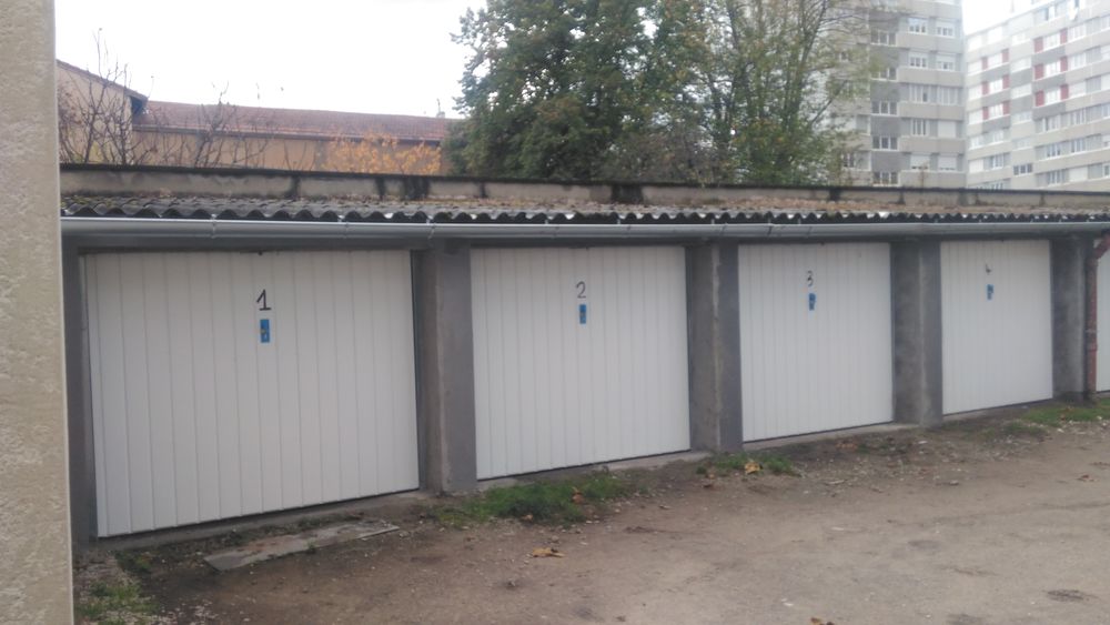 Location Parking/Garage nous ntt un grand garage de 15m2 en plein centre villes Firminy