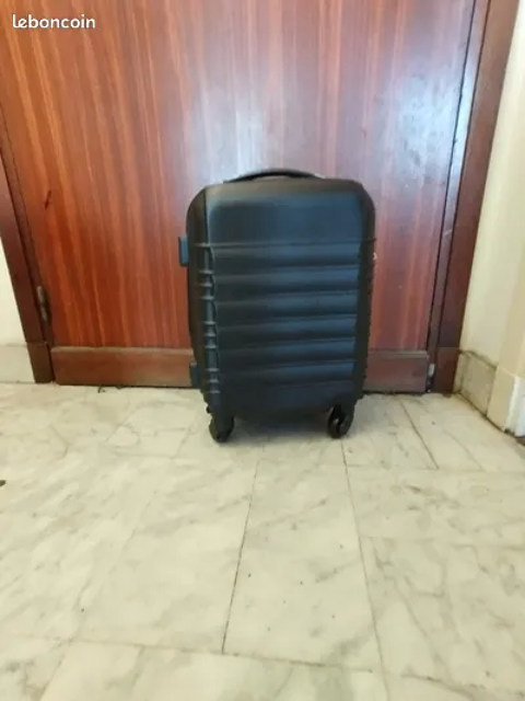 Valise trolley neuve format cabine easyJet  29 Toulouse (31)