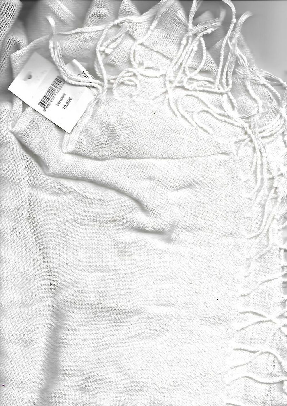 GRANDE ECHARPE POLYESTER NEUF Vêtements