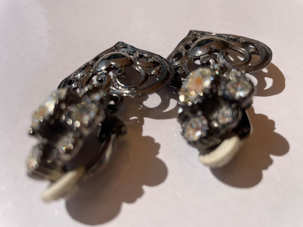 BO Boucle d'oreille clip noire strass crystal pendant coeur Bijoux et montres
