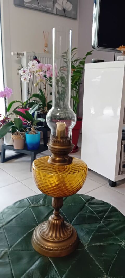 Lampe � p�trole en verre et bronze 14 Eybens (38)