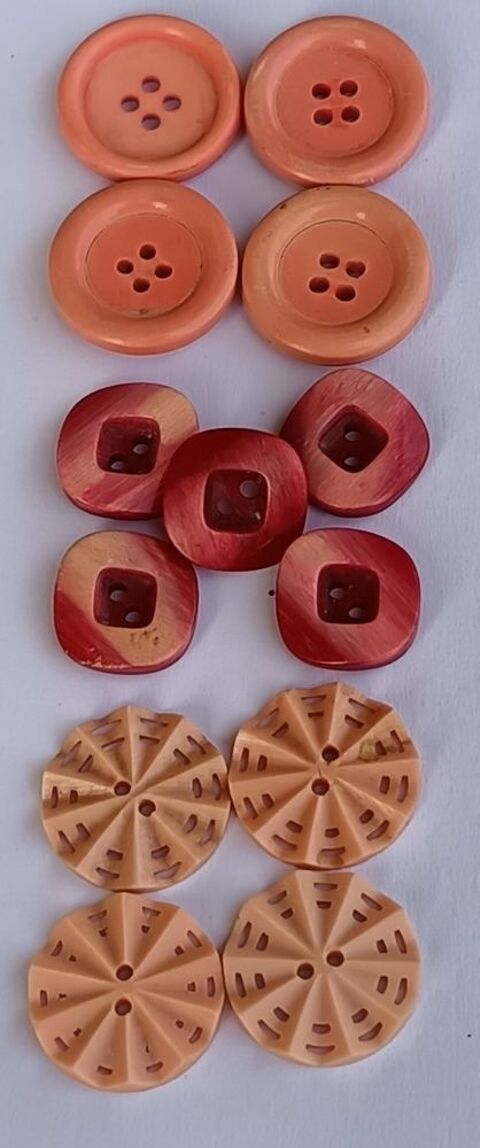 Bel ensemble technique de 13 boutons vintage  LOT N°7 Thonon-les-Bains (74)