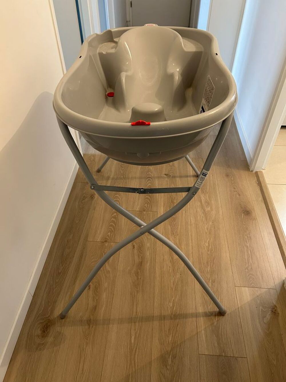 Baignoire b&eacute;b&eacute; OKBABY avec support m&eacute;tal Puriculture