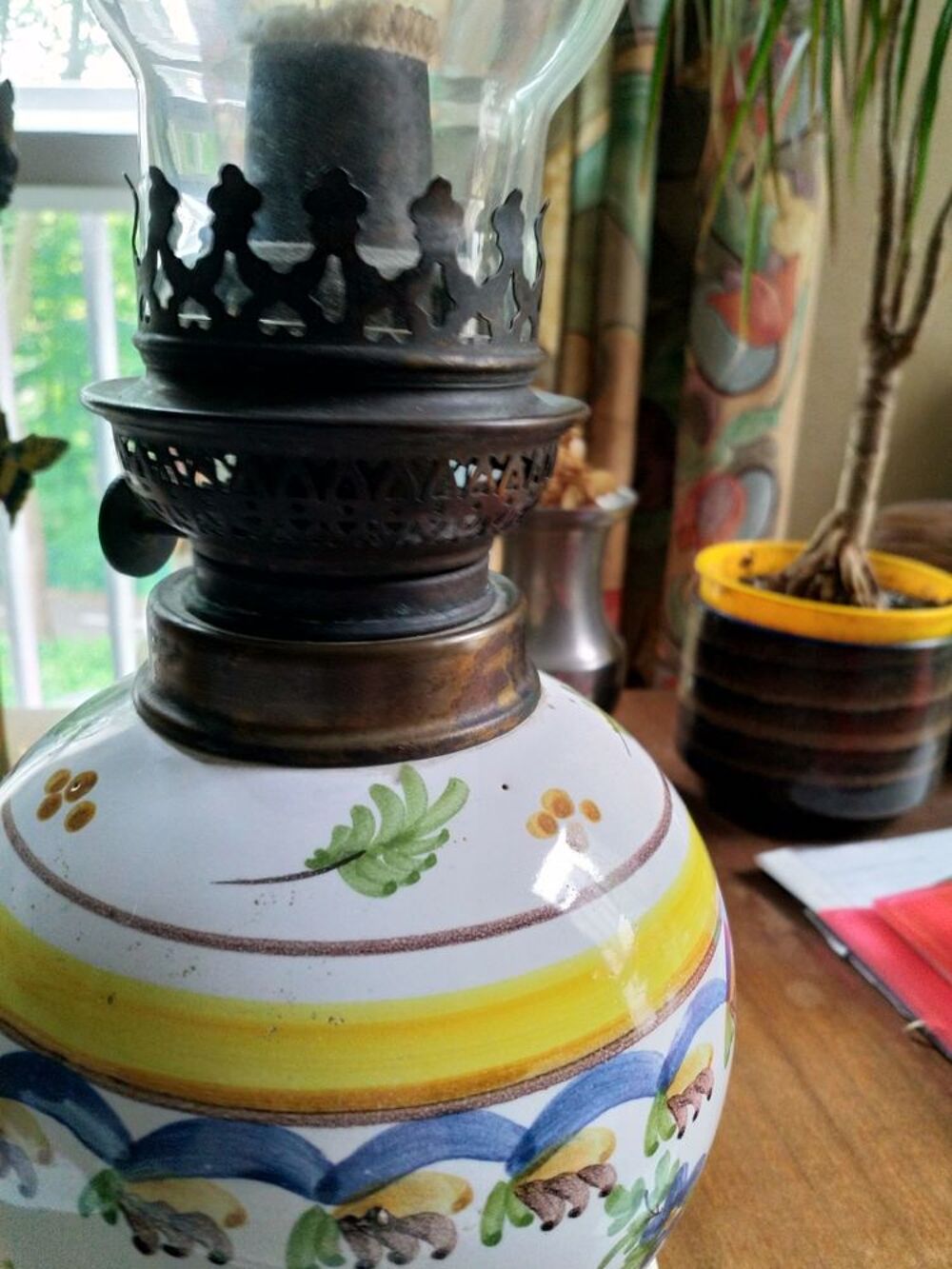 Lampe &agrave; p&eacute;trole, porcelaine ancienne Décoration