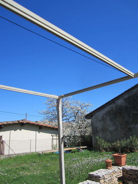 Armature mtallique d 'une pergola -2.5*2.5m- bche abime
100 Saint-Alban-de-Roche (38)