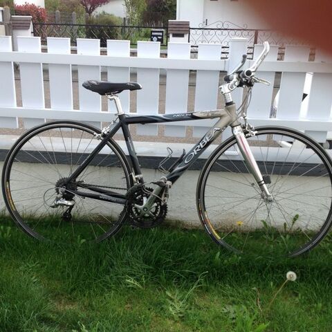 Velo route. Femme 250 Montluon (03)