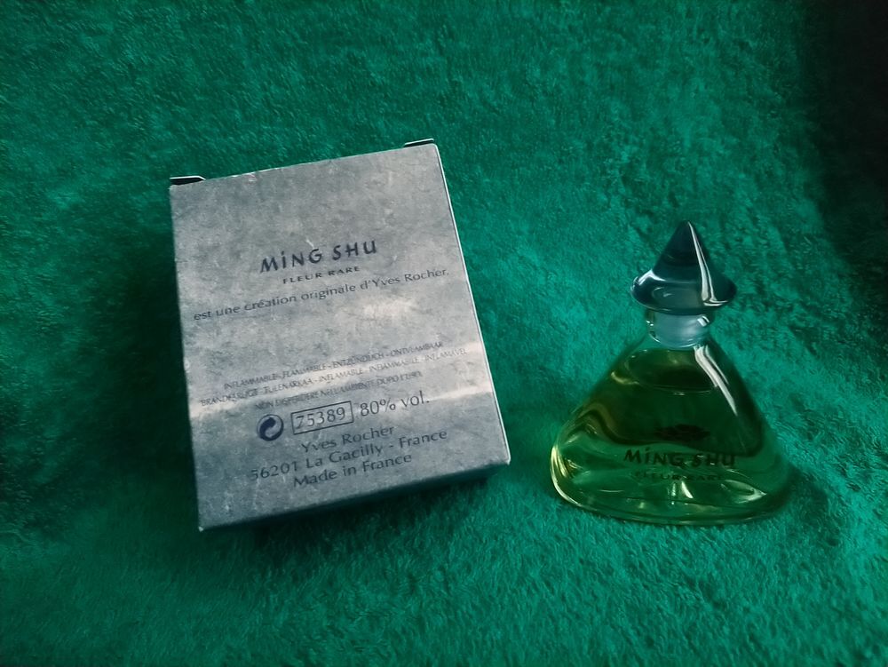 Flacon d'eau de toilette. Ming Shu Fleur. Yves Rocher 