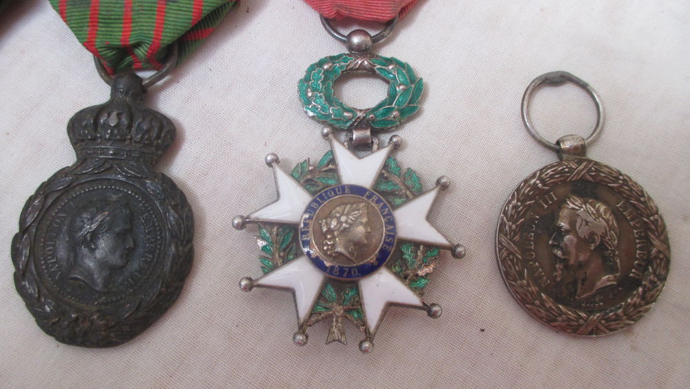 lot m&eacute;dailles militaire. 