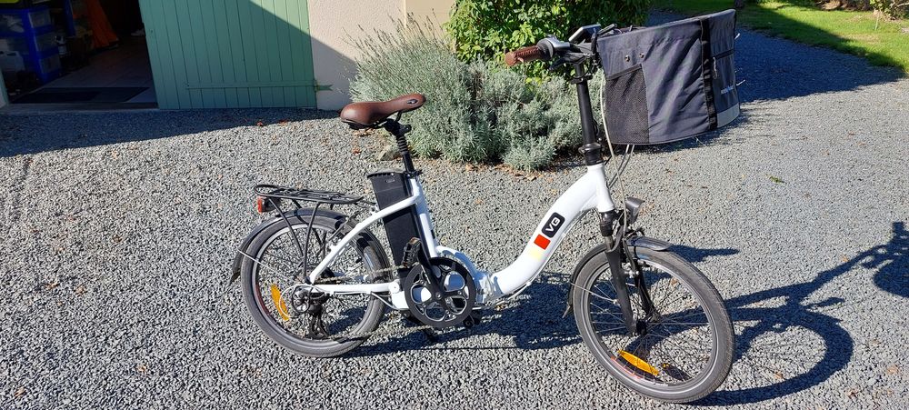 v&eacute;lo &eacute;lectrique marque OVELO pliant ( VG Lavil ) blanc Vlos