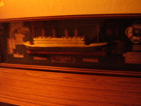 Maquette du Titanic sous vitrine. 0 Reims (51)