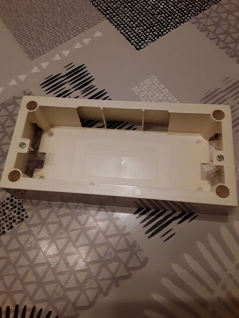 Cadre saillie 2 Combs-la-Ville (77)