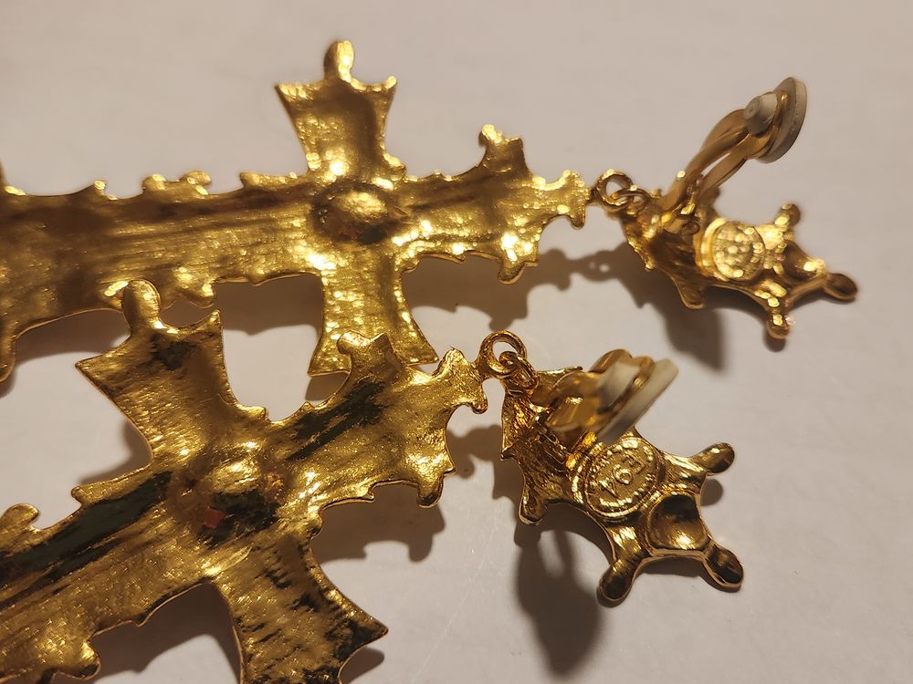 BO Clip croisillons email bleu + pendantes + perle C.LACROIX Bijoux et montres