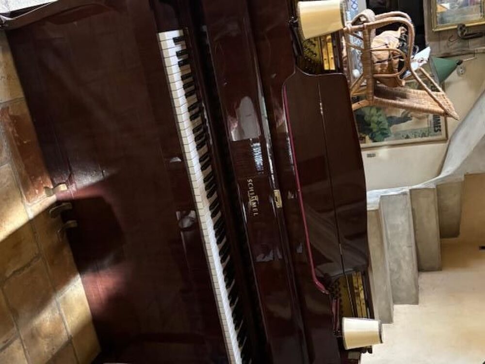 PIANO SCHIMMEL Instruments de musique