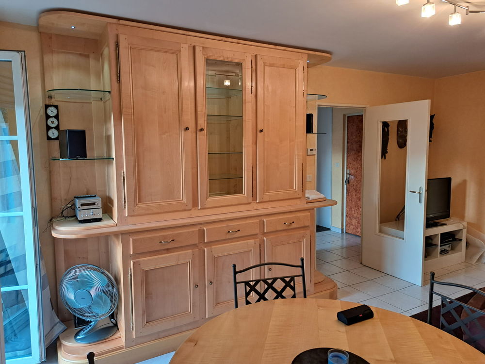 Ensemble meuble haut + table ronde d'&eacute;b&eacute;niste Meubles