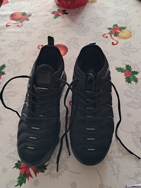 Baskettes noires chaussures sport courses mode homme T 43 ne 24 Fèves (57)