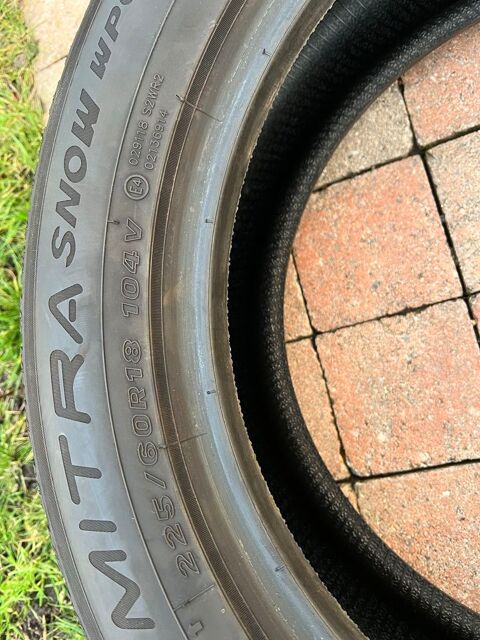 Pi&egrave;ces et &eacute;quipements Voiture Pneu voiture - roue  occasion M&eacute;riel 95630