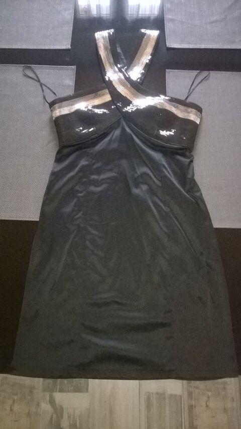 Robe noire courte 
Pour soiree
13 Talange (57)