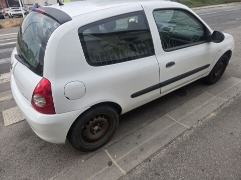 Annonce voiture Renault Clio II 3000 €