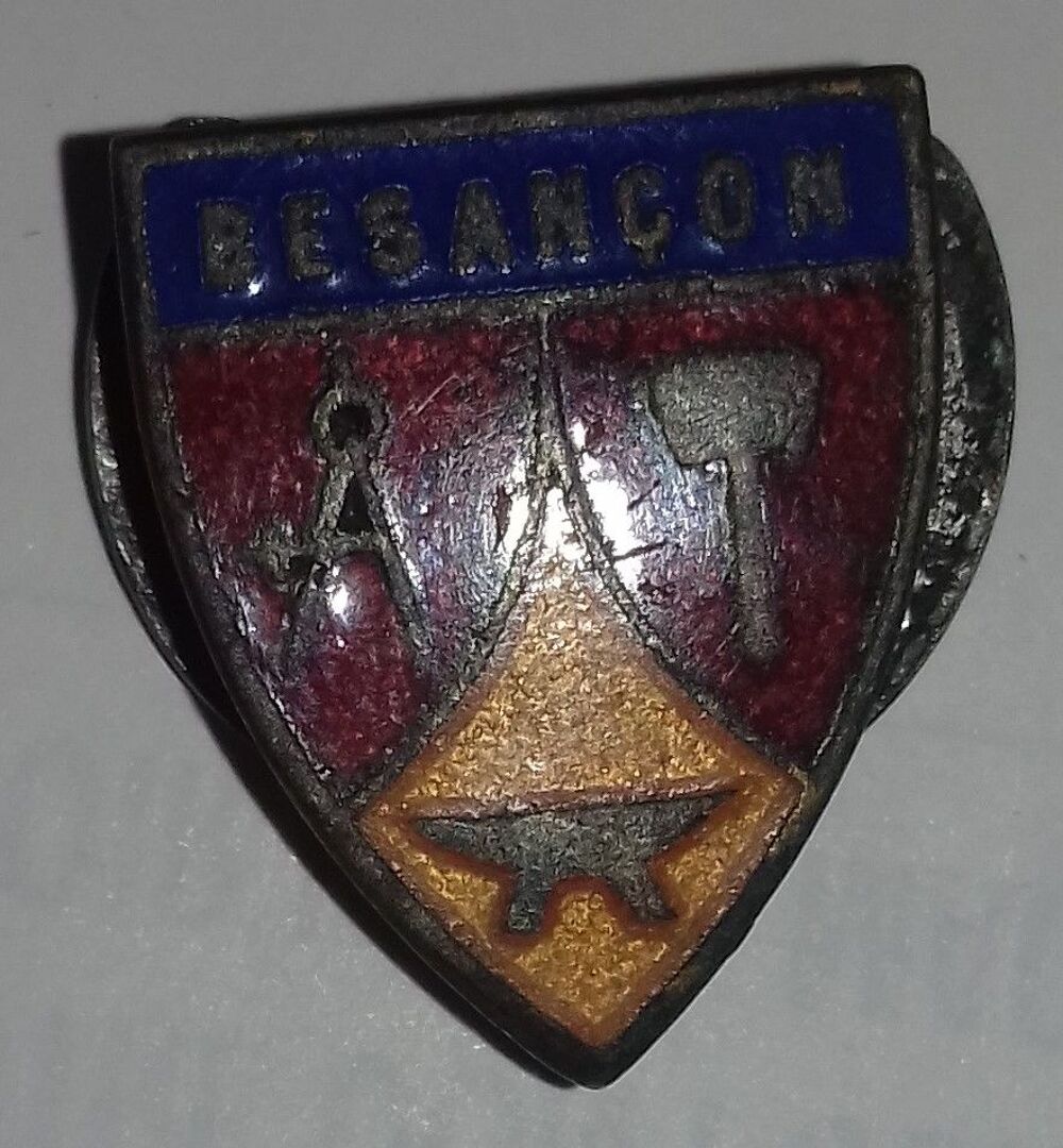 Insigne Compagnons du Devoir Besan&ccedil;on Compas marteau enclume 